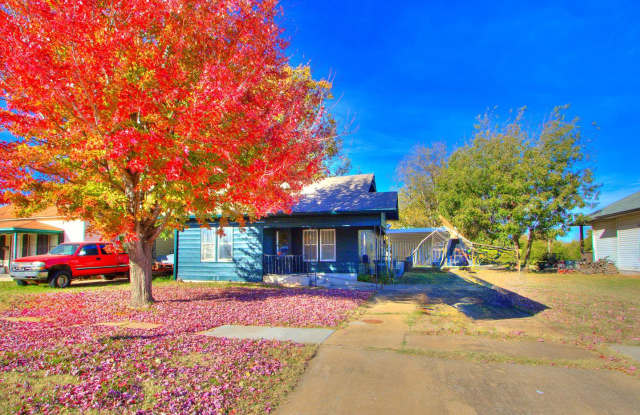 Renovated 3-bedroom, 2-bath home located in the heart of Edmond! photos photos