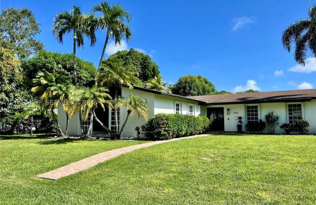 8522 SW 148th Ter Gallery 2