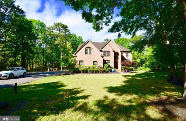 10 FAIRWAY DRIVE Gallery 2