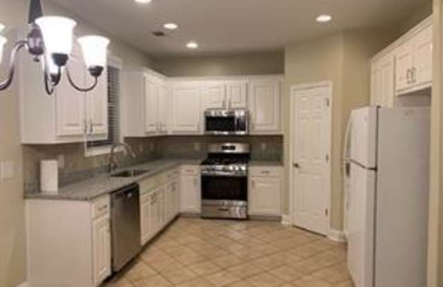1052 OVERVIEW Drive Gallery 4