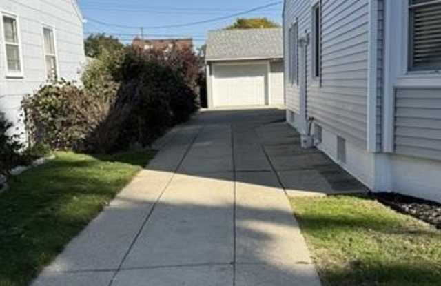 2036 N Elizabeth Street Gallery 2