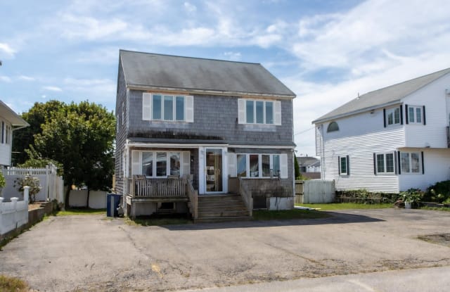 60 Plymouth Street - 60 Plymouth Street, Seabrook Beach, NH 03874