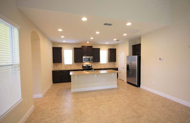 7912 Hampton Lake Dr Gallery 2