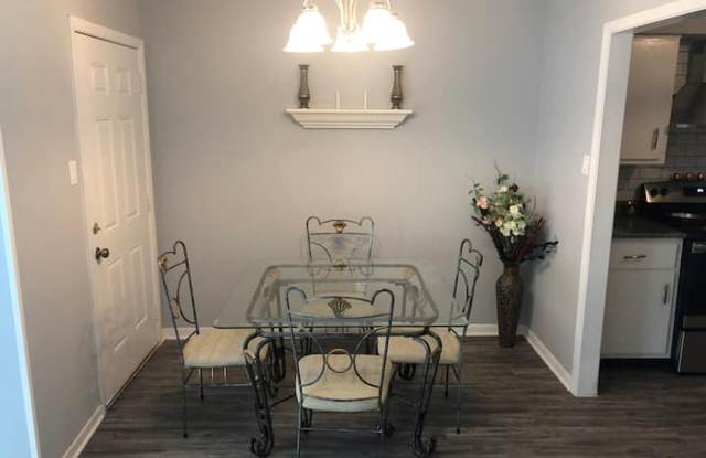 2 bed 1.5 Four-plex unit - Great location!! Gallery 4
