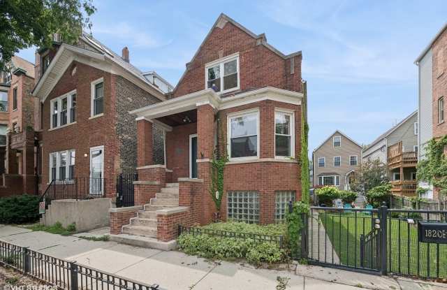 1822 N Wood Street photos photos