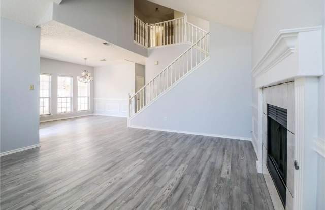 530 Raintree Circle Gallery 2