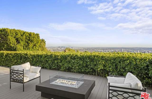 1506 Blue Jay Way Gallery 2