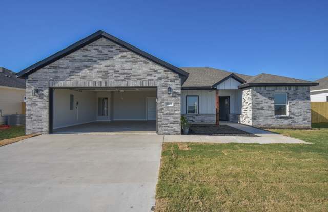 Beautiful new 3 BR /3 BA Home in Corsicana! photos photos