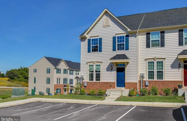 7915 ERINVALE LANE Gallery 3