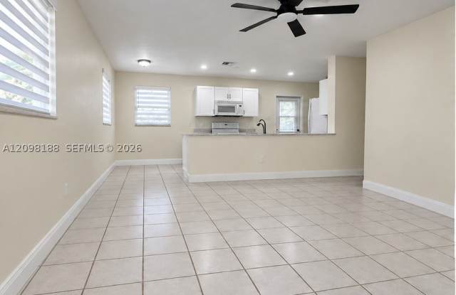 1511 N 70th Ter Gallery 4