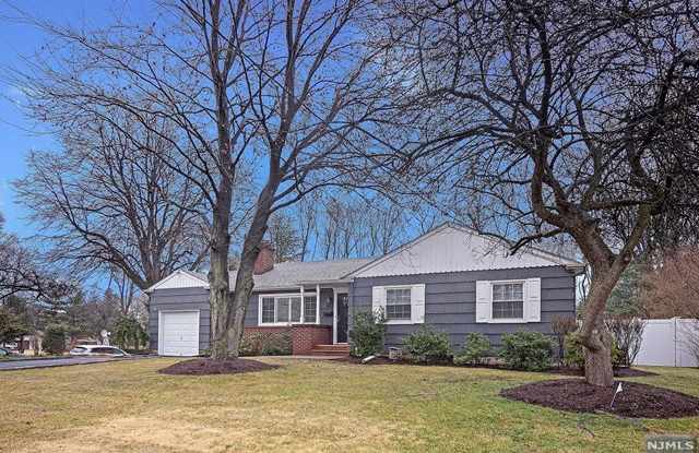 482 North Central Avenue - 482 North Central Avenue, Ramsey, NJ 07446