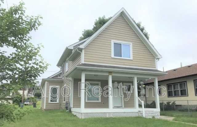 2211 Queen Avenue N - 1 photos photos