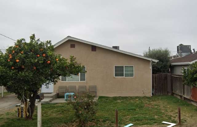 635 Perfidia Ave - 635 Perfidia Street, Bystrom, CA 95351