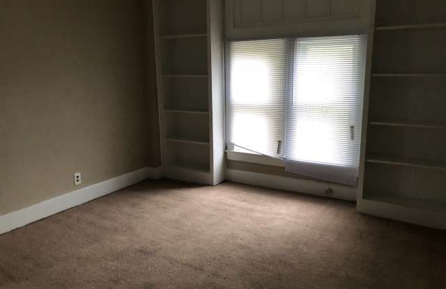 4237 N Ralston Gallery 2