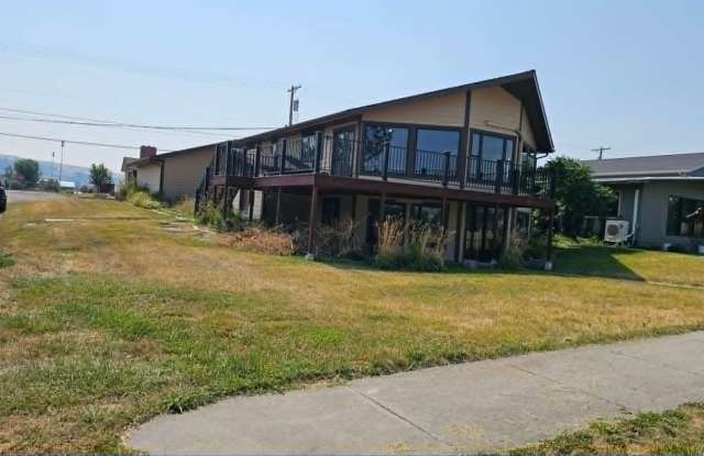 Corner Lot House with Lake Views Gallery 1