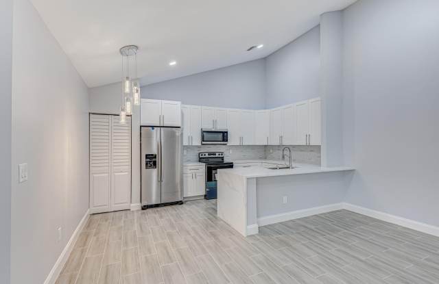 1240 SUMMIT PLACE Circle Gallery 2