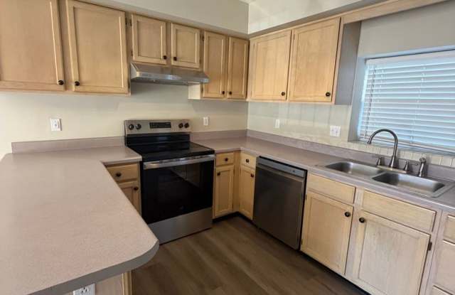 Beautifully Kept & Well Maintained Apartment - Conveniently Located Downtown Clarksville Gallery 4
