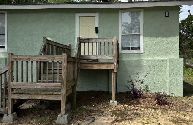 1206 Mc Innis Avenue - 1206 Mc Innis Avenue, Hattiesburg, MS 39401