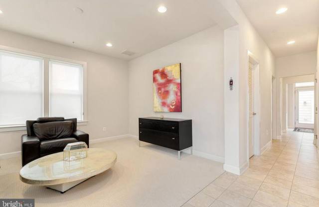 1148 S GLEBE ROAD Gallery 4