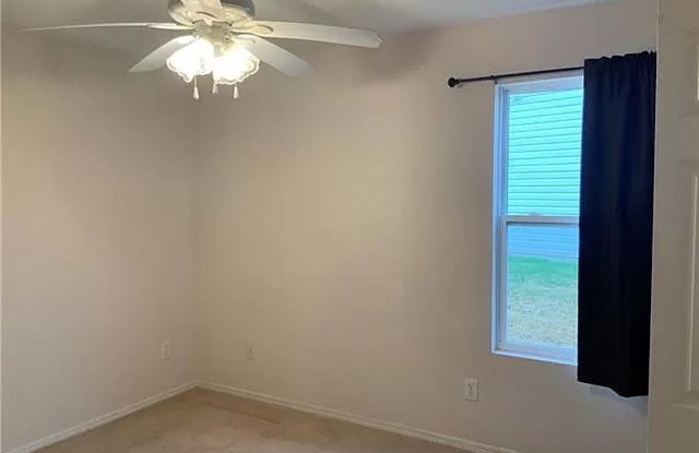 Room in 3 Bedroom Home at Ziegler Ln Gallery 3