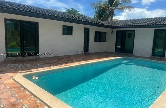 15821 SW 102nd Ct Gallery 3