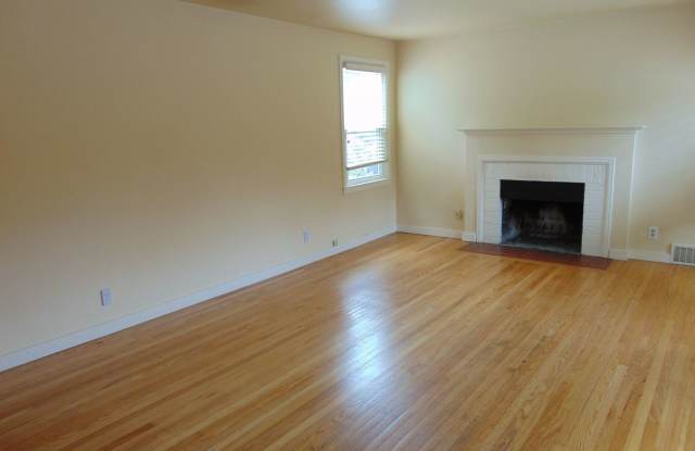 7548 44th AVE NE Gallery 3