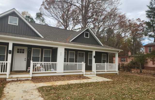 Blackstone 2 Bed 1 Bath Newer Duplex-Convenient to Fort Pickett photos photos