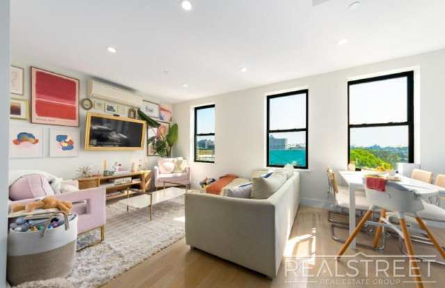 645 Knickerbocker Ave - 645 Knickerbocker Avenue, Brooklyn, NY 11221