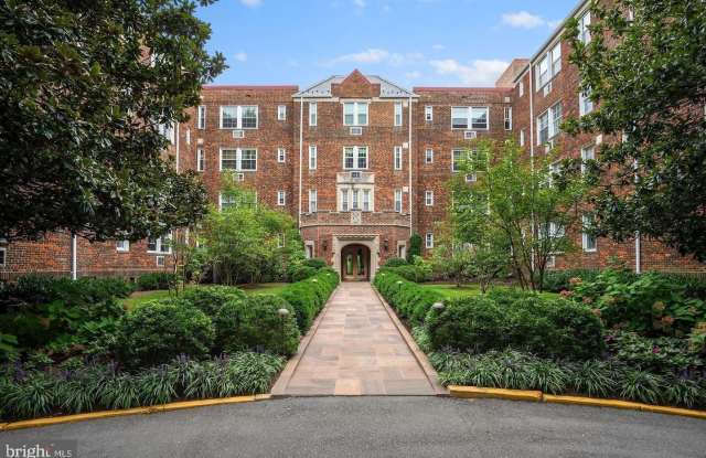 3051 IDAHO Avenue NW Gallery 2