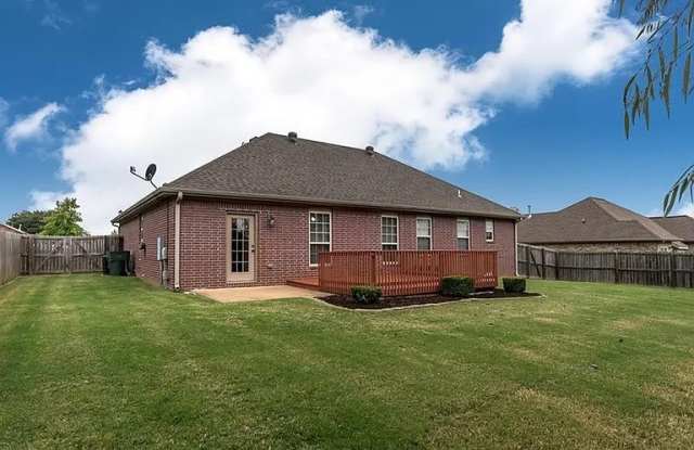 1588 North Hazeltine Drive - 1588 North Hazeltine Drive, Fayetteville, AR 72704