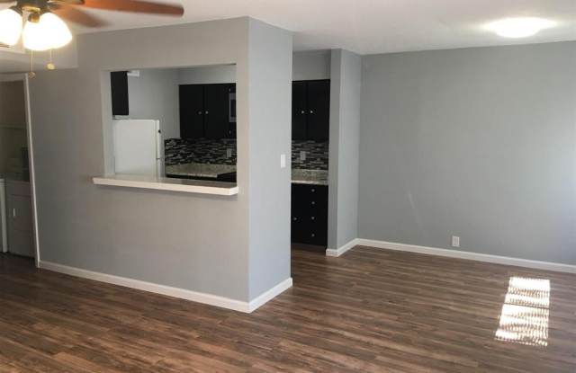 2804 W Walnut Hill Lane Gallery 3