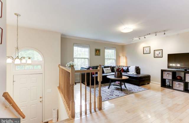 20577 TRIPLE CROWN COURT Gallery 3