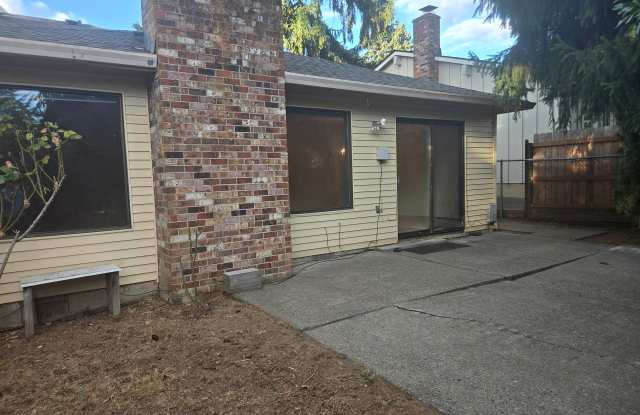 Centrally located 2 BR, 2 BA Duplex Unit with 1-car garage Gallery 4