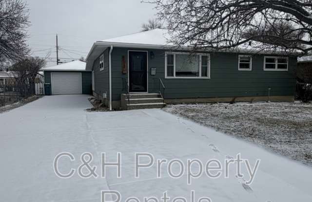 1017 25th Street West photos photos