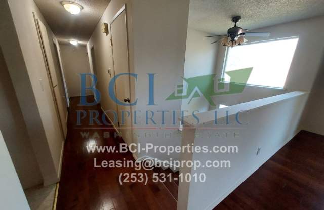 Beautiful 4 Bedroom/ 3 Bath Home close to Sunnyside Beach Park/ JBLM/ Fort Steilacoom! Gallery 4