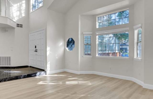 25% off on 1st mo! NEWLY RENOVATED 4B/3BA Home in West Hills Near Everything Gallery 4