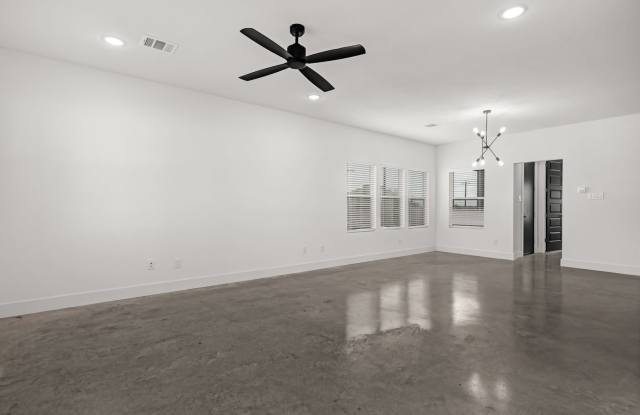 FALL 2026 IMMEDIATE MOVE IN Gallery 4