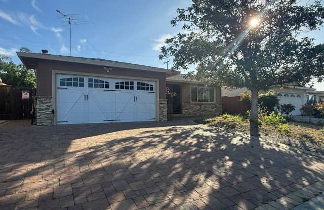 Cozy 3 Bedroom 2 Bath home located conveniently in San Jose photos photos