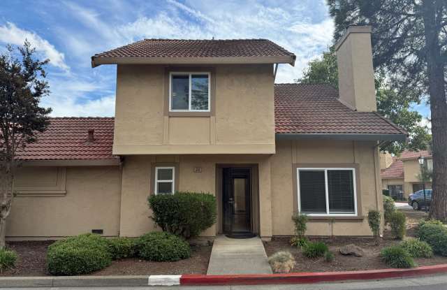 Updated 3 Bedroom 2.5 Bath 2 Story Condo Fairfield *Star Rentals photos photos