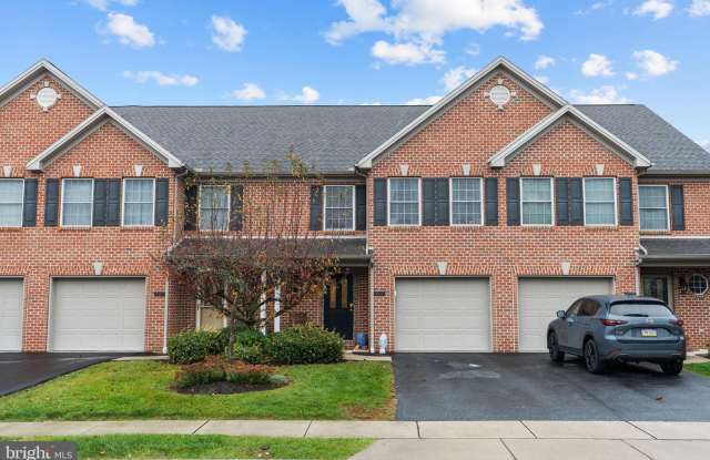 433 NORTHSTAR Drive - 433 Northstar Drive, Skyline View, PA 17112