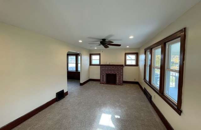 1172 Tulip St Gallery 2