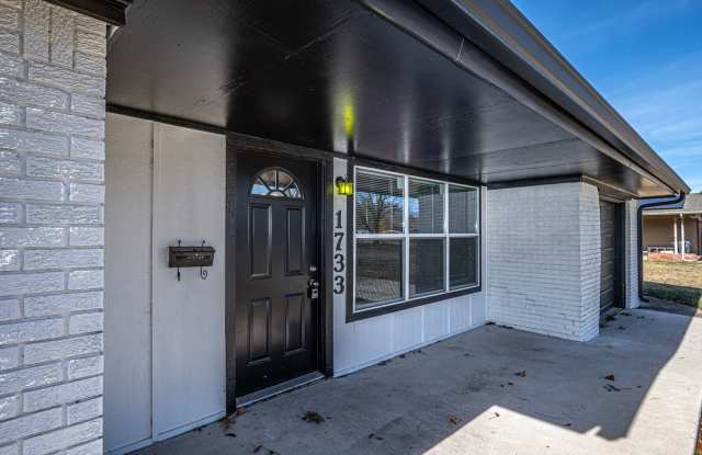 Updated 3 Bedroom with Fenced Yard Gallery 4