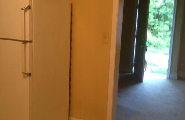 327 Bacon Avenue Gallery 3