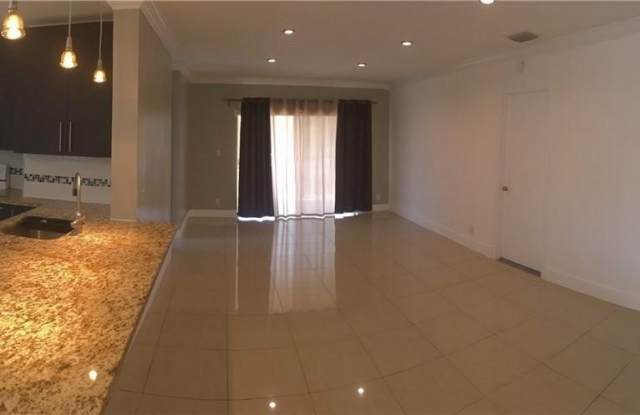 12143 Royal Palm Blvd Gallery 3