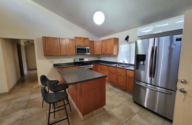 Great price for this 3 Bedroom 1.5 Bathroom Main House in Waikapu photos photos