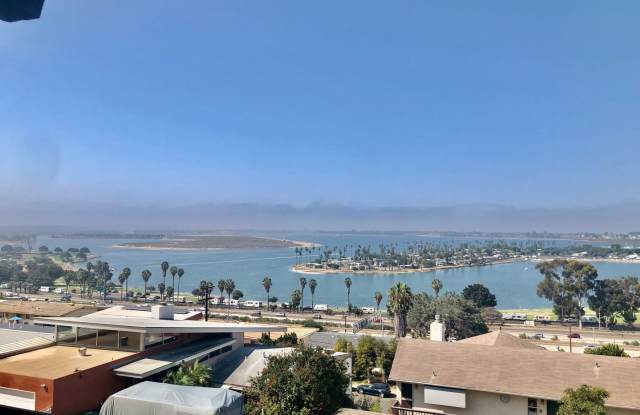 3 Bed/ 2 Bath Home in Baypark Amazing Views! - 3621 Lloyd Terrace, San Diego, CA 92117