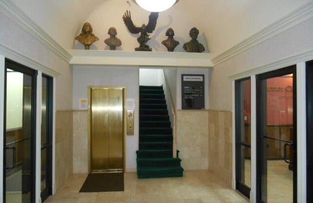 101 NORTH KANAWHA STREET Gallery 3