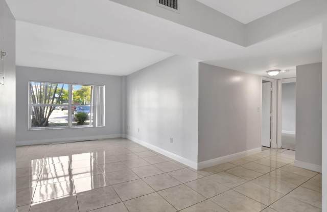 4156 Inverrary Drive Gallery 2
