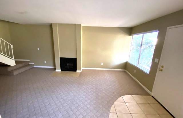 Knollwood Village Townhome in Orcutt Gallery 3