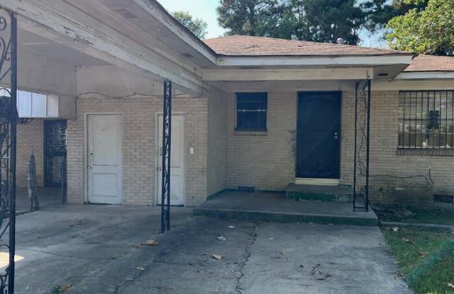 1914 Howard Drive Gallery 1